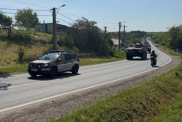 Coloane militare pe ruta Braşov - Argeş