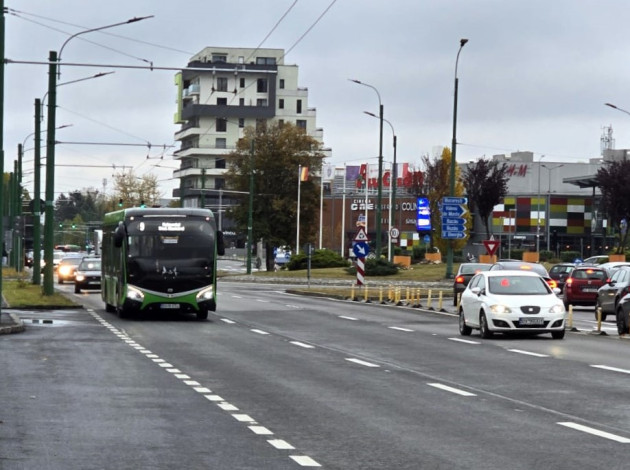 Primăria Brașov modifică orarul autobuzelor, la cererea părinților care au copii la școlile nr. 13 și nr. 30 din Tractorul