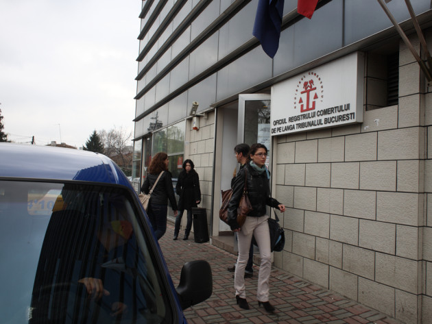 Şi Registrul Comerţului închide casieriile