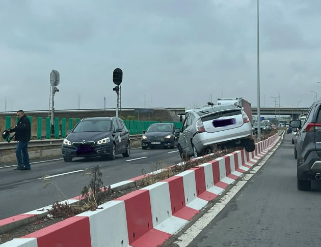 DN1: Un „călăreț” pe parapeți