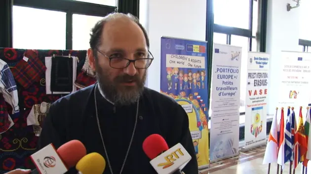 Părintele Necula, mesaj de Ziua Învăţătorului, la Braşov:  „Să ne aducem aminte de şcoală aşa cum e ea, nu cum prea des este prezentată la ştiri”