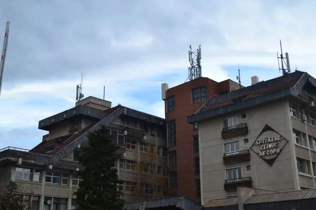 „Misterul” antenelor de pe Spitalul de Copii