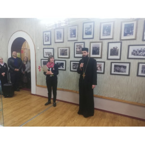 Chipul femeii în fotografie şi carte poştală